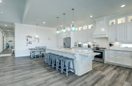 Crystal Beach House | PRIVATE POOL & HOT TUB! Sleeps 22 w/3 King Master Suites & 8 Queen beds!