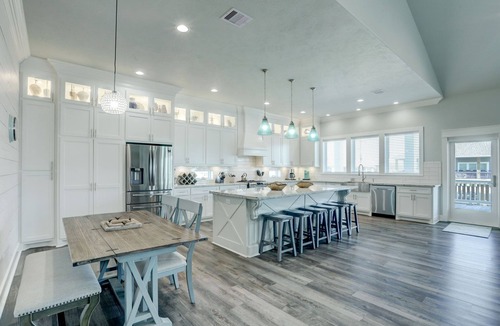 Crystal Beach House | PRIVATE POOL & HOT TUB! Sleeps 22 w/3 King Master Suites & 8 Queen beds!