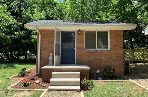 Hendersonville Cottage | Private Tiny Guest House Near Downtown