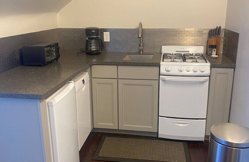 Covington Apartment | Private Top Floor in Historic Home