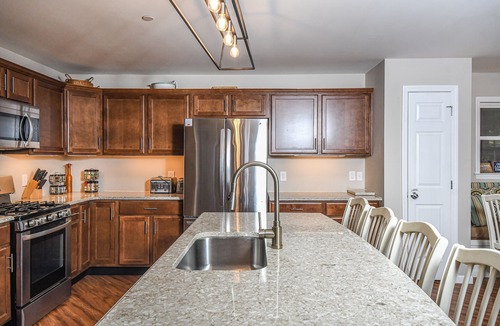 Oakland House | Putter Place | Gorgeous Lakefront, Water Views!