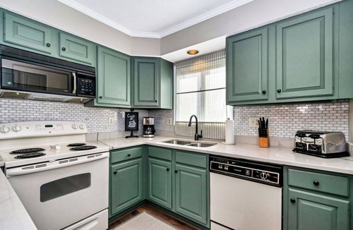 Blowing Rock Condo | Quail 5 | Restaurant, Pool, Spa