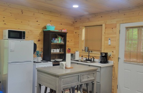 Bakersville Cabin | Quaint 1-bedroom cabin with AC in charming Bakersville