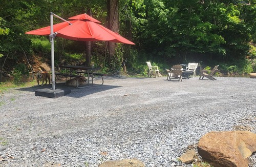 Bakersville Cabin | Quaint 1-bedroom cabin with AC in charming Bakersville
