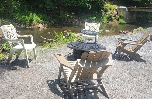 Bakersville Cabin | Quaint 1-bedroom cabin with AC in charming Bakersville