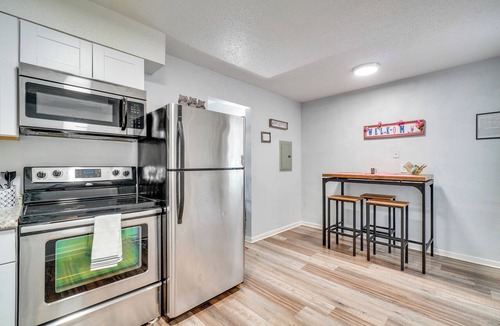 Knoxville Apartment | Quaint Apt 6 Mi to Dtwn Knoxville & UT Campus!