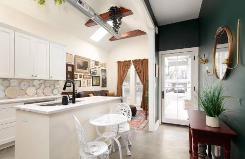 Northside District House | Quaint Cottage in DTown Lex, 15 mins to Horse Park