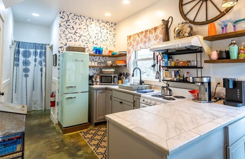 Blowing Rock Cottage | Quaint Cottage Overlooking Pond & Gardens
