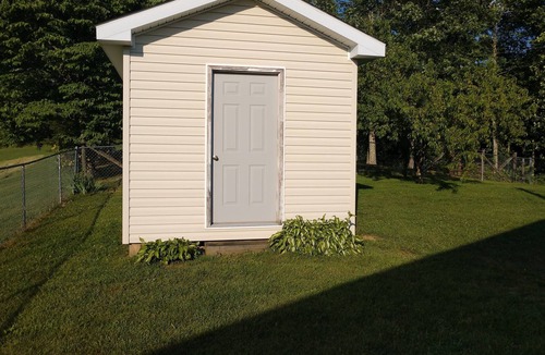 Wellington House | Quaint country cottage New Cave Run Lake and Red River Gorge