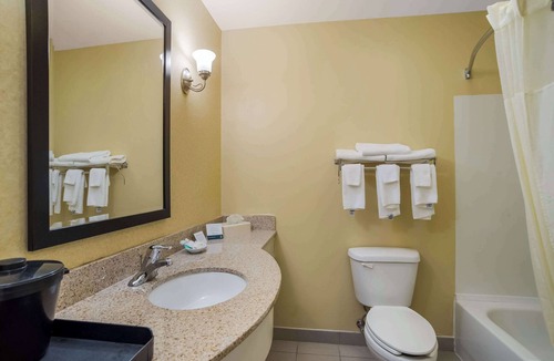 Scotland Hotel | Quality Inn & Suites Chambersburg Northeast