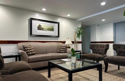 Silver Lake Hotel | Quality Inn & Suites Everett