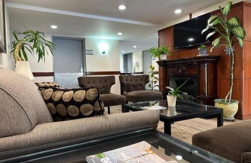 Silver Lake Hotel | Quality Inn & Suites Everett