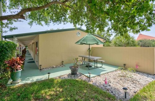 Tequesta Apartment | Queen Bed, Kitchenette, Free Parking - Room 1