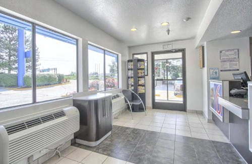 Camp Hill Apartment | Queen Bed|Non-Smoking