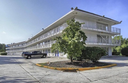 Camp Hill Apartment | Queen Bed|Smk|New Cumberland, PA