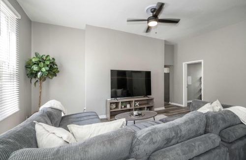 Roselawn Finance House | Queen City Grand House