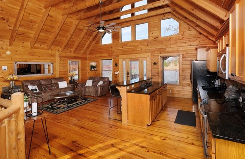 Chalet Village North Cabin | Queen of Dreams | Hot Tub, Jetted Tub, Pool Table and Arcade Games