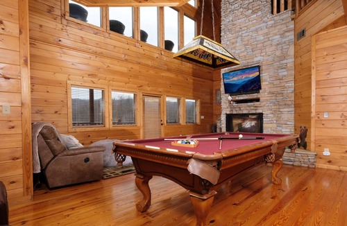 Chalet Village North Cabin | Queen of Dreams | Hot Tub, Jetted Tub, Pool Table and Arcade Games