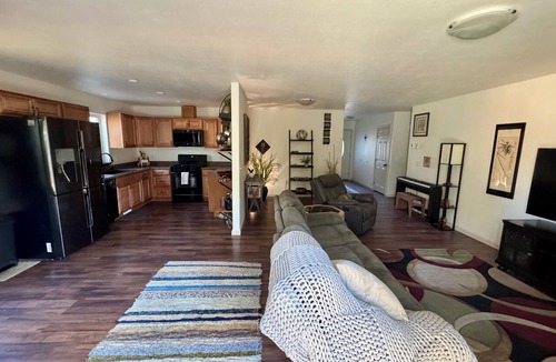 Soldotna House | Quiet, Clean, Convenient 4BR No Chores or Fees!