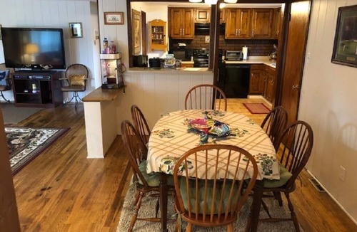 Hamersville House | Quiet Country Home sleeps 22 people, perfect for Reunions, Teams, Retreats