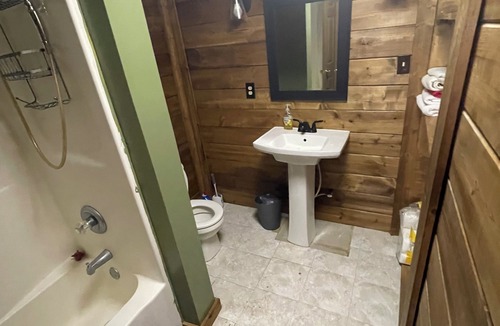 Wallingford House | Quiet Country home, Pet friendly