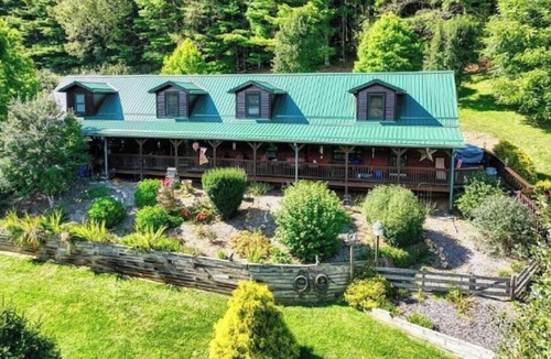 Creston House | Quiet Getaway Near Tweetsie Railroad High Gravity Adventure Park