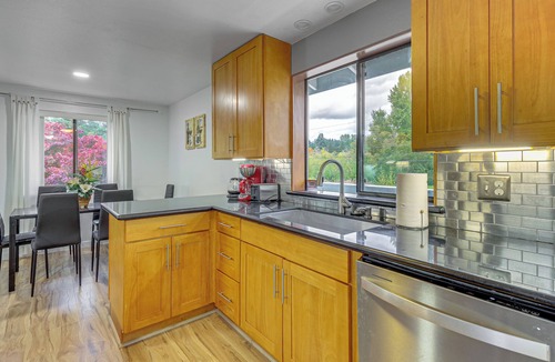 North Creek Apartment | Quiet, Pet Friendly! Bothell Apt Near Wine Country