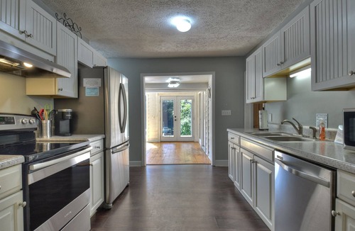 Williamstown House | Rare Gem on the Banks of the Toccoa River-Walking Distance to Town with Restaurants & Breweries