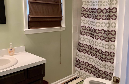 Versailles House | Raven Fox Farm-Country Charm! 5 BR Only 8 miles from Keeneland and BG Airport