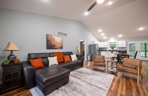 Stanton House | Red River Gorge, Hollerwood Stays! High Speed Wi-Fi, Pet-Friendly! New Home!