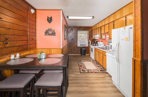 Banner Elk Cabin | Red Rock Adventure - Downtown, Hike, Fish