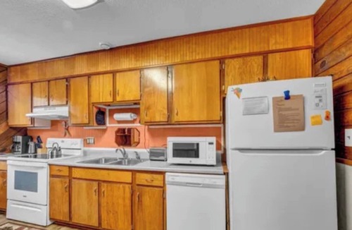 Banner Elk Cabin | Red Rock Adventure - Downtown, Hike, Fish