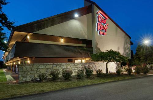 White Hall Hotel | Red Roof Inn Fairmont
