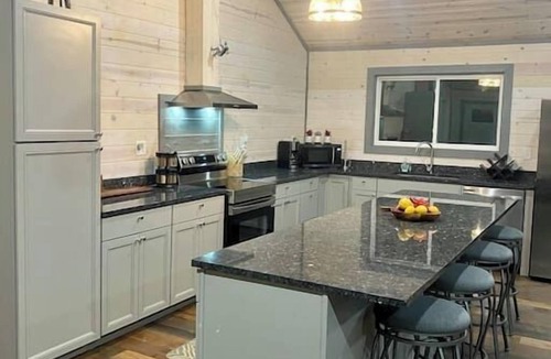 Rogers Cabin | Red Route One - Mega LUX Cabin - Hot Tub - Pool Table - Central Location