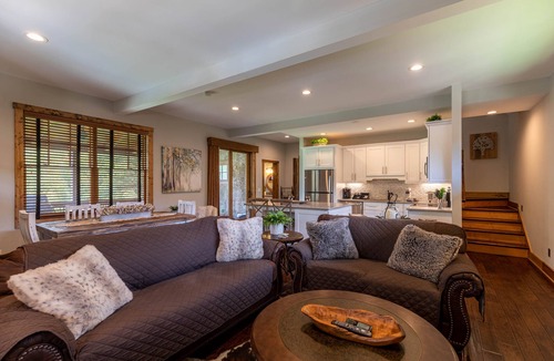 Elk Park House | Reel Relaxing at Eagles Nest River Club 2,000ft Elk River Frontage! Pets ok!