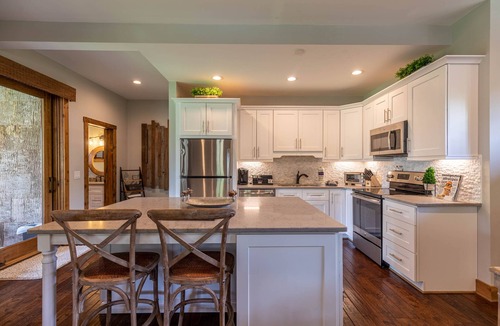 Elk Park House | Reel Relaxing at Eagles Nest River Club 2,000ft Elk River Frontage! Pets ok!