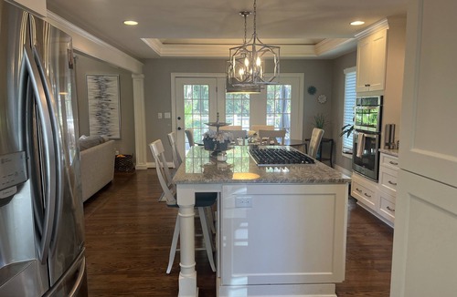 Lake Forest House | Relax and enjoy Golden Retreat while in town for the Kentucky Derby Festivities.