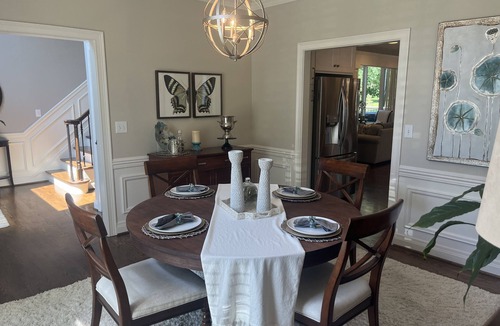 Lake Forest House | Relax and enjoy Golden Retreat while in town for the Kentucky Derby Festivities.