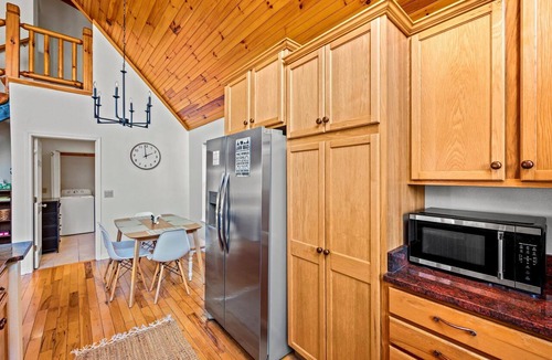 Maggie Valley Cabin | Relax at 4,000 ft: Hot Tub, Outdoor TV & Views