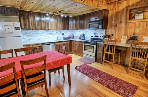 Fleetwood Cabin | Relax at Manna Cabin in Fleetwood, NC - a cozy 3-bedroom retreat for 6!