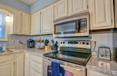 Johnson City Apartment | Relax at the serene and spacious duplex nestled in the peaceful, family-friendly neighborhood.