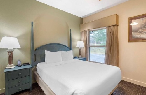 Pittman Center Hotel | Relax in Gatlinburg: Spacious Suite Steps from Smoky Mountains Beauty