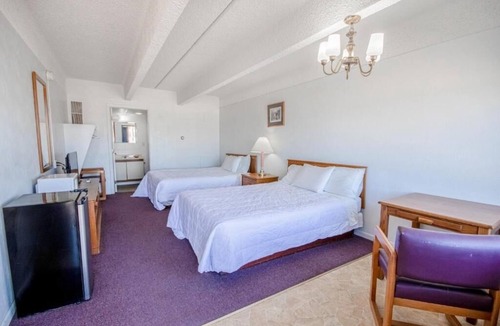 Osborne Hotel | Relax in Our 3-Queen Rooms – Perfect for a Restful Overnight Stay