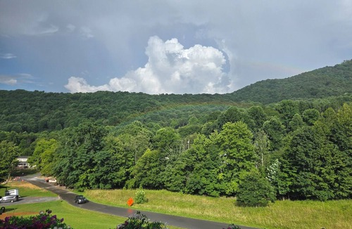 Roan Mountain Cottage | Relax Inn Creekside. 2-bedroom cottage in beautiful Roan Mtn w/incredible views