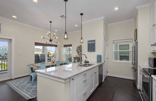 Galveston House | Relaxing 4BR Beachside Home with Hot Tub | Pet Friendly