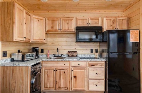 Bluff City House | ❤️Relaxing Cabin studio, in Heart of the tri citie