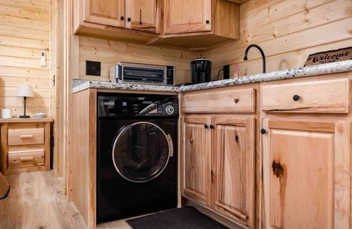 Bluff City House | ❤️Relaxing Cabin studio, in Heart of the tri citie