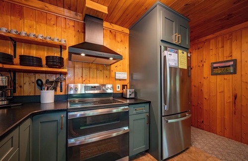 Swanton House | Relaxing Dog-Friendly Lake Escape w/Fire Pit