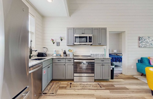Sevierville Cabin | Relaxing Sevierville Retreat・Mtn View・Deck・Hot Tub