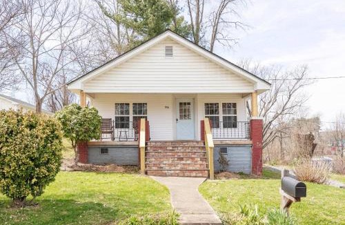 Johnson City House | Remodeled 1920s Charmer Near ETSU, JCMC & Downtown